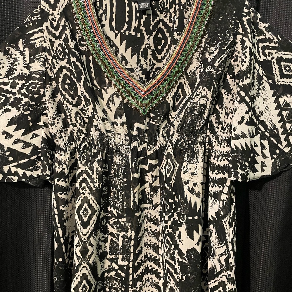 Mix Nouveau Blk/White Sz M Patterned Tunic w embellished Trim, empire waist LN